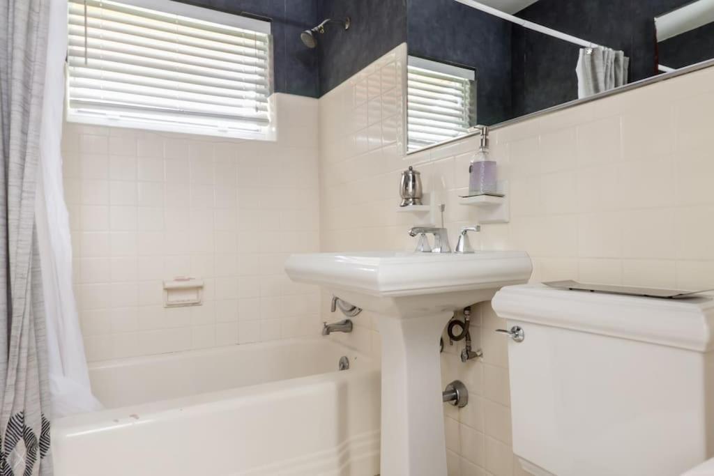 Comfortable Home, 7 Min Walk To Beach, Hot Tub, Pompano Beach Exterior photo