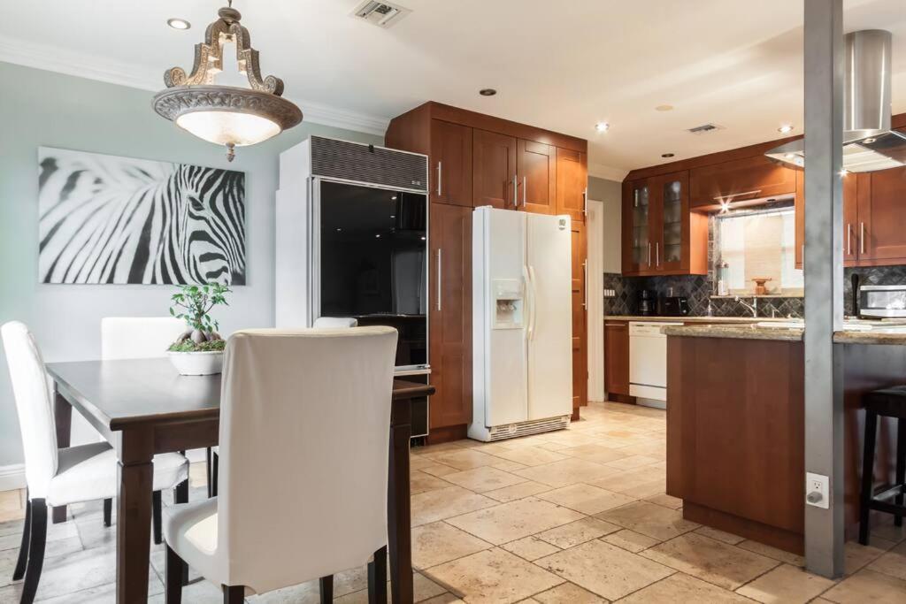 Comfortable Home, 7 Min Walk To Beach, Hot Tub, Pompano Beach Exterior photo